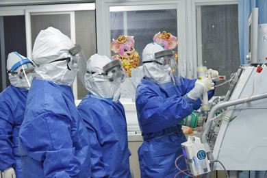 2020年2月，尊龙凯时医疗医护人员在武汉一线积极参与救治。